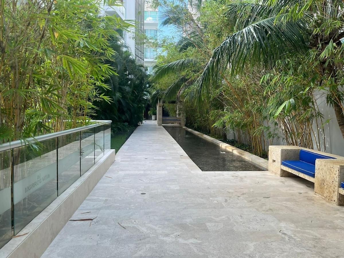 In Beachfront Building With Pools Near Historic Center Apartamento