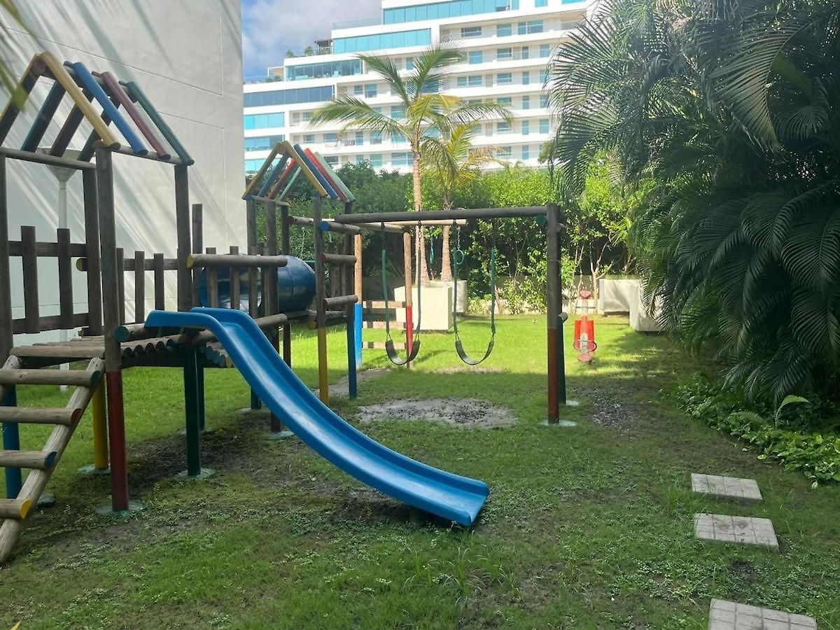 In Beachfront Building With Pools Near Historic Center Apartamento