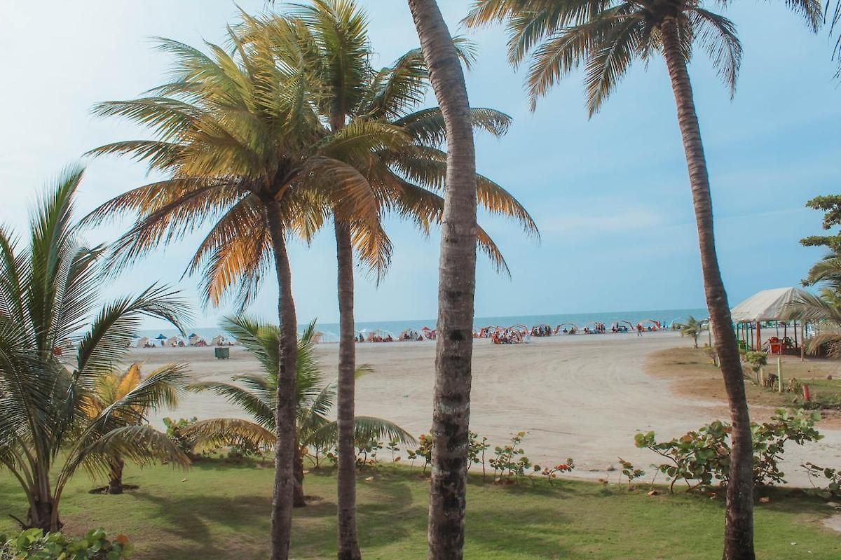 In Beachfront Building With Pools Near Historic Center Cartagena