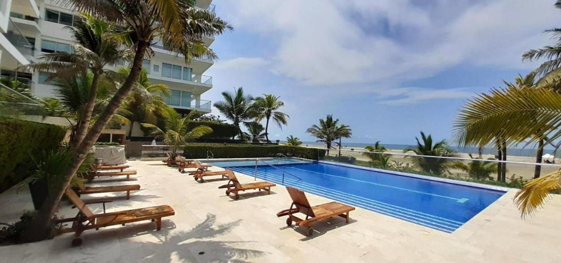 In Beachfront Building With Pools Near Historic Center * Cartagena