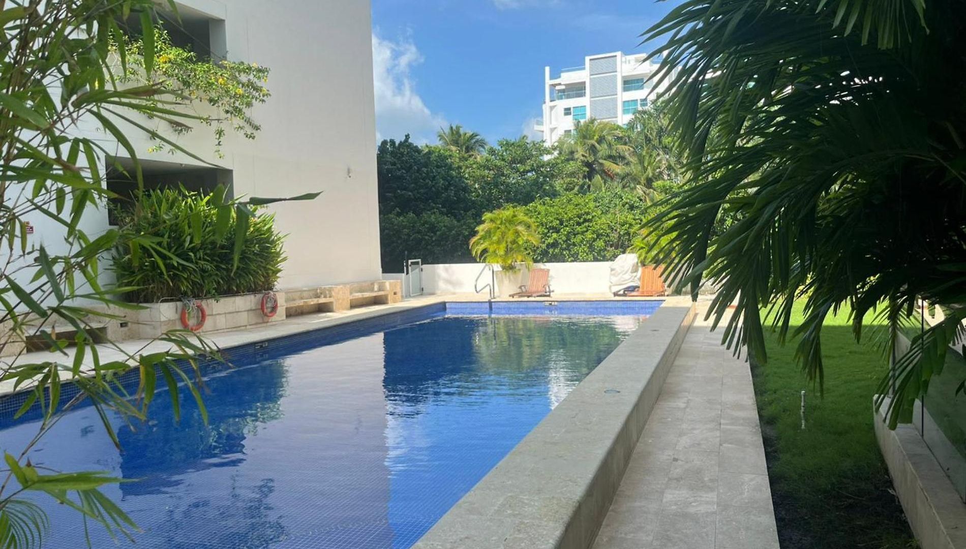 In Beachfront Building With Pools Near Historic Center Apartamento