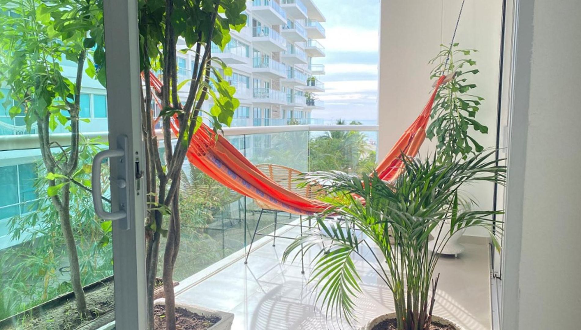 In Beachfront Building With Pools Near Historic Center Apartamento