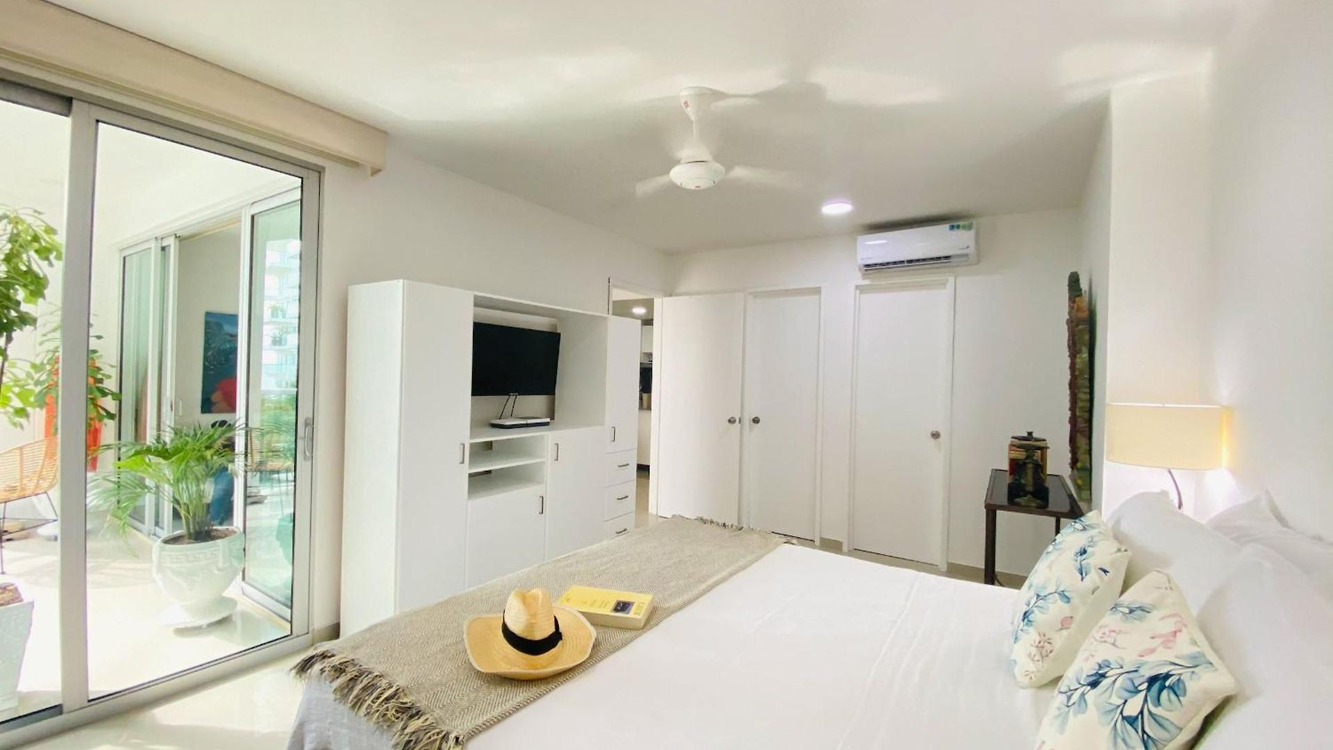 In Beachfront Building With Pools Near Historic Center Apartamento Cartagena