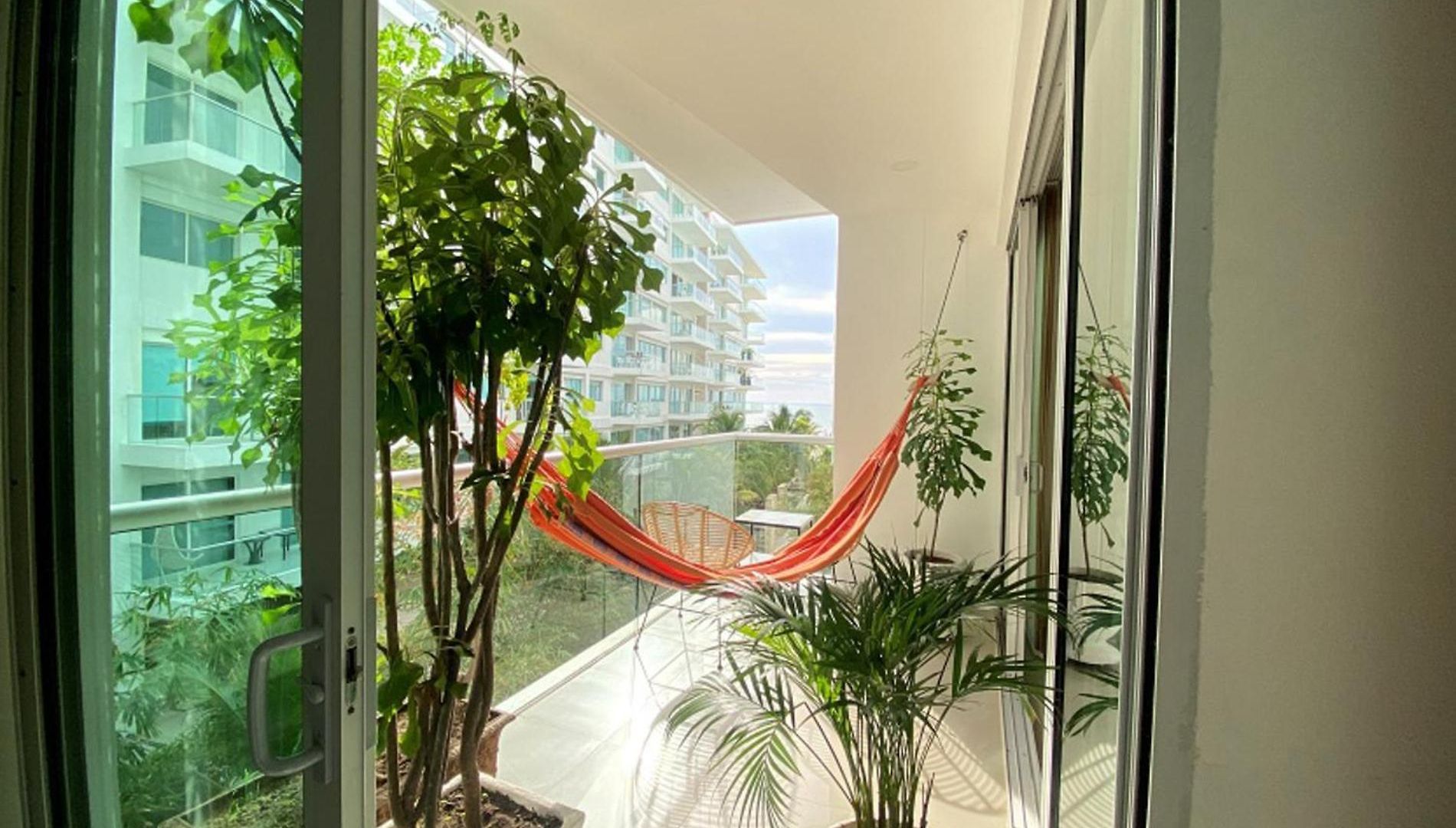 In Beachfront Building With Pools Near Historic Center Apartamento