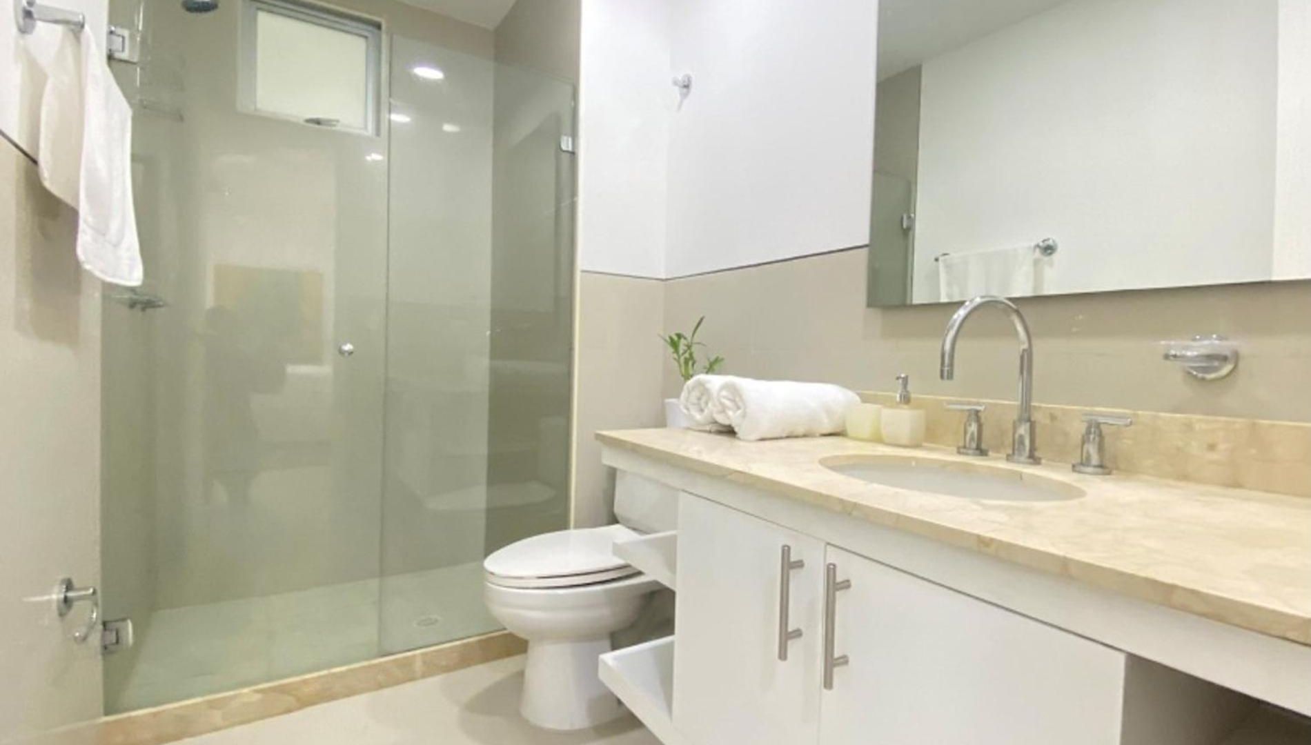 In Beachfront Building With Pools Near Historic Center Apartamento *