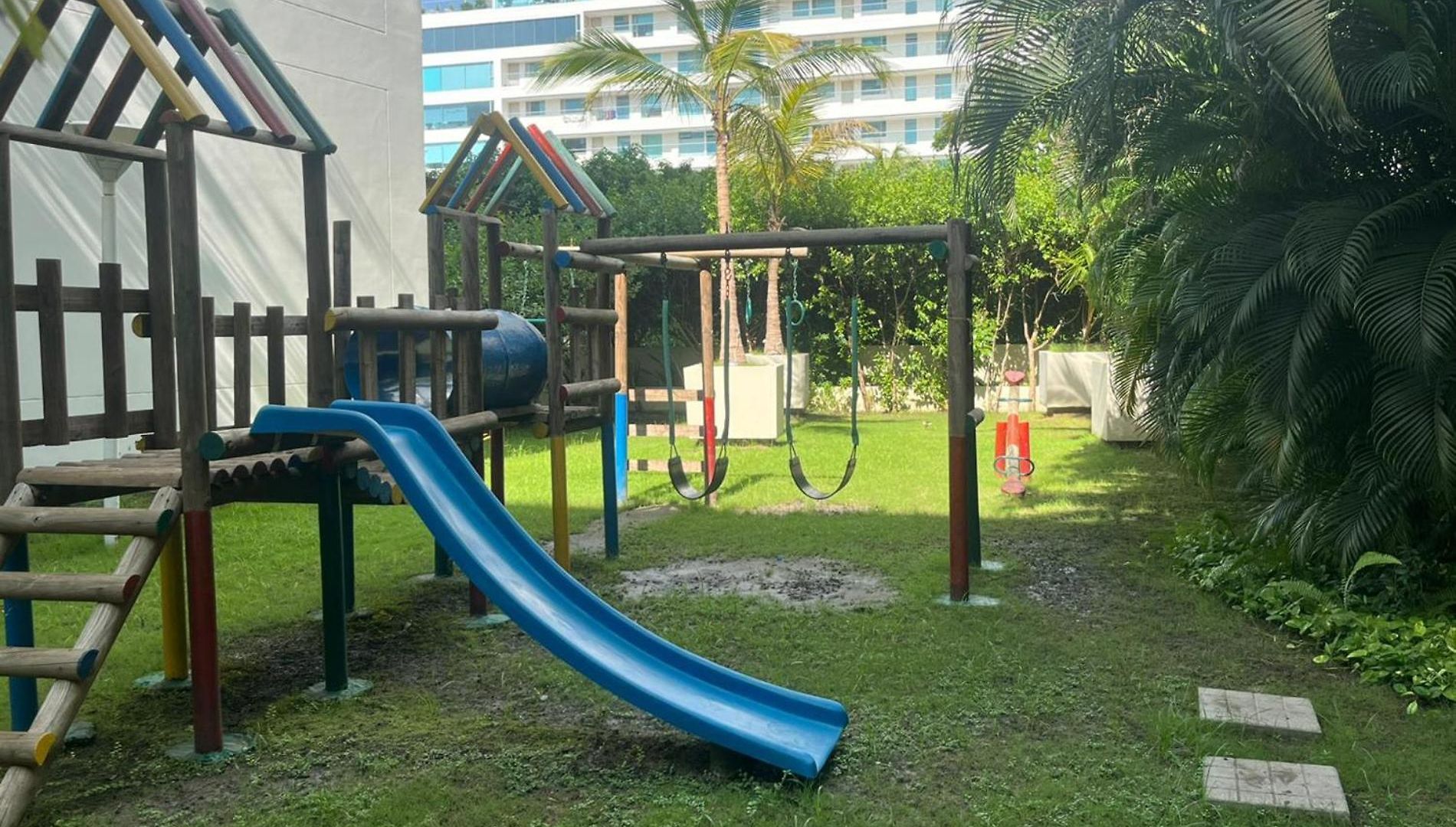 In Beachfront Building With Pools Near Historic Center