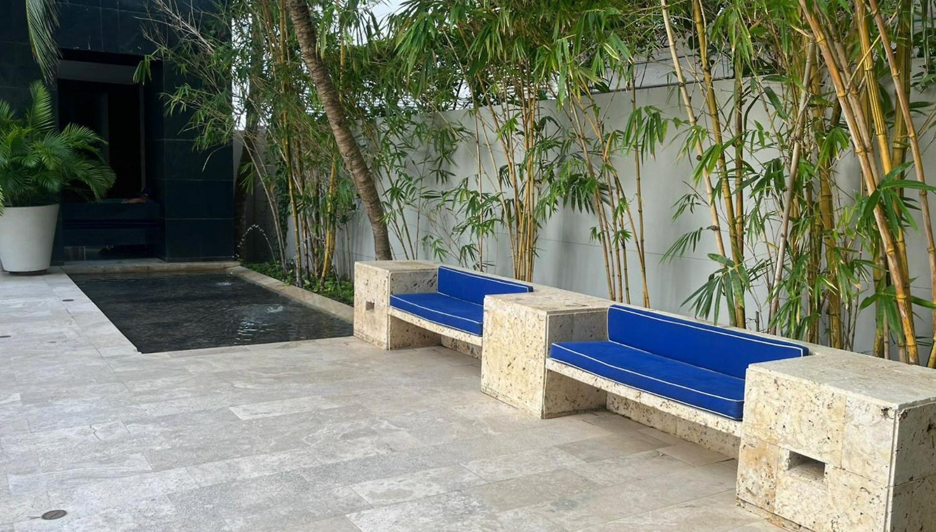 In Beachfront Building With Pools Near Historic Center Apartamento *