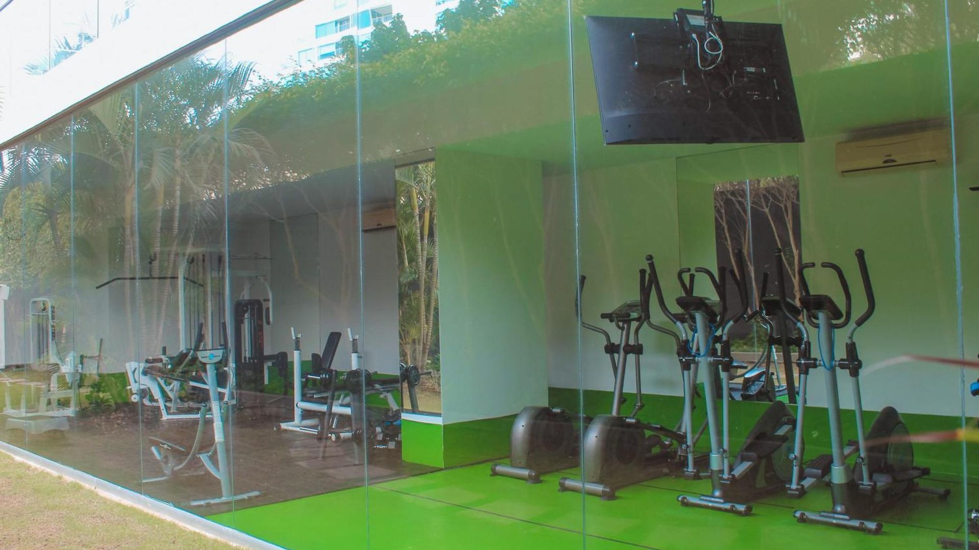 In Beachfront Building With Pools Near Historic Center Apartamento *