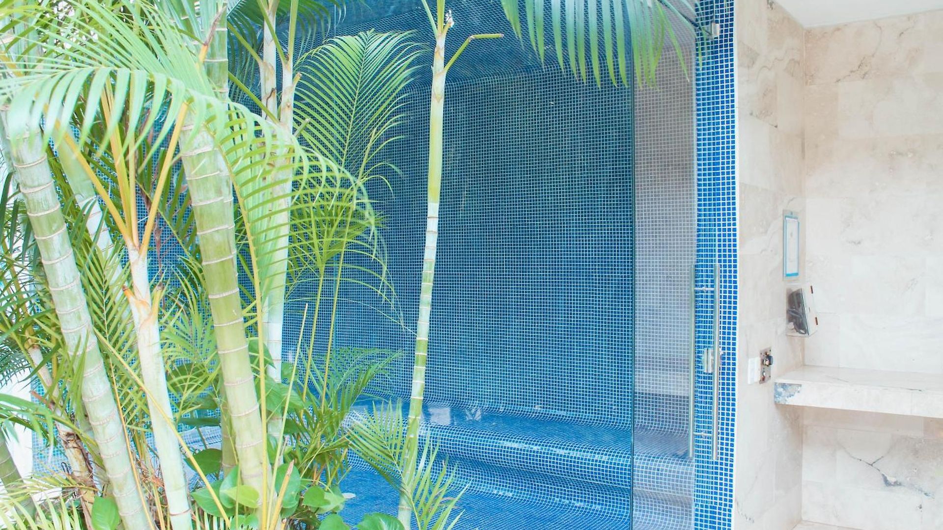 Apartamento In Beachfront Building With Pools Near Historic Center