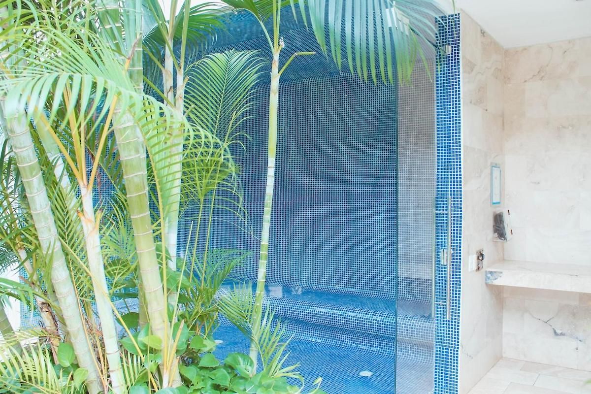 Apartamento In Beachfront Building With Pools Near Historic Center
