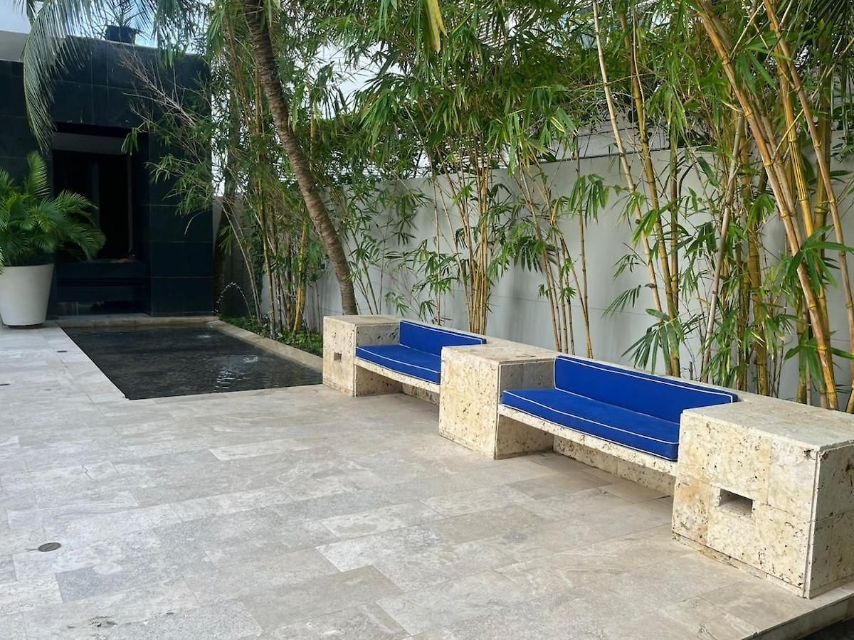 In Beachfront Building With Pools Near Historic Center Apartamento *