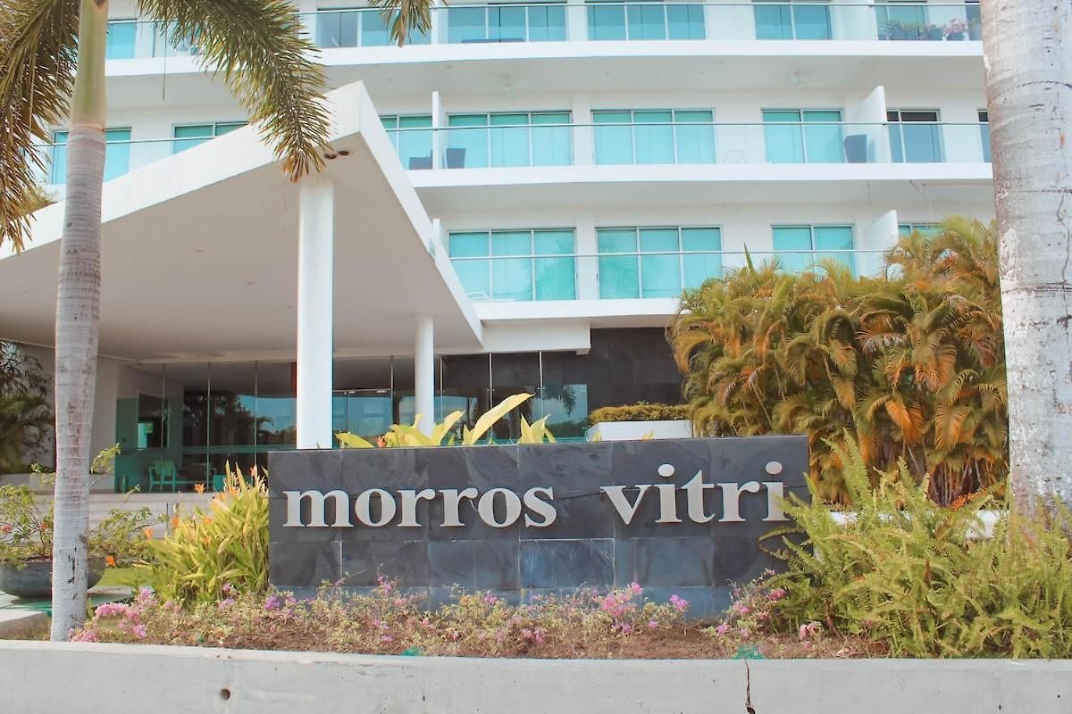 In Beachfront Building With Pools Near Historic Center Apartamento