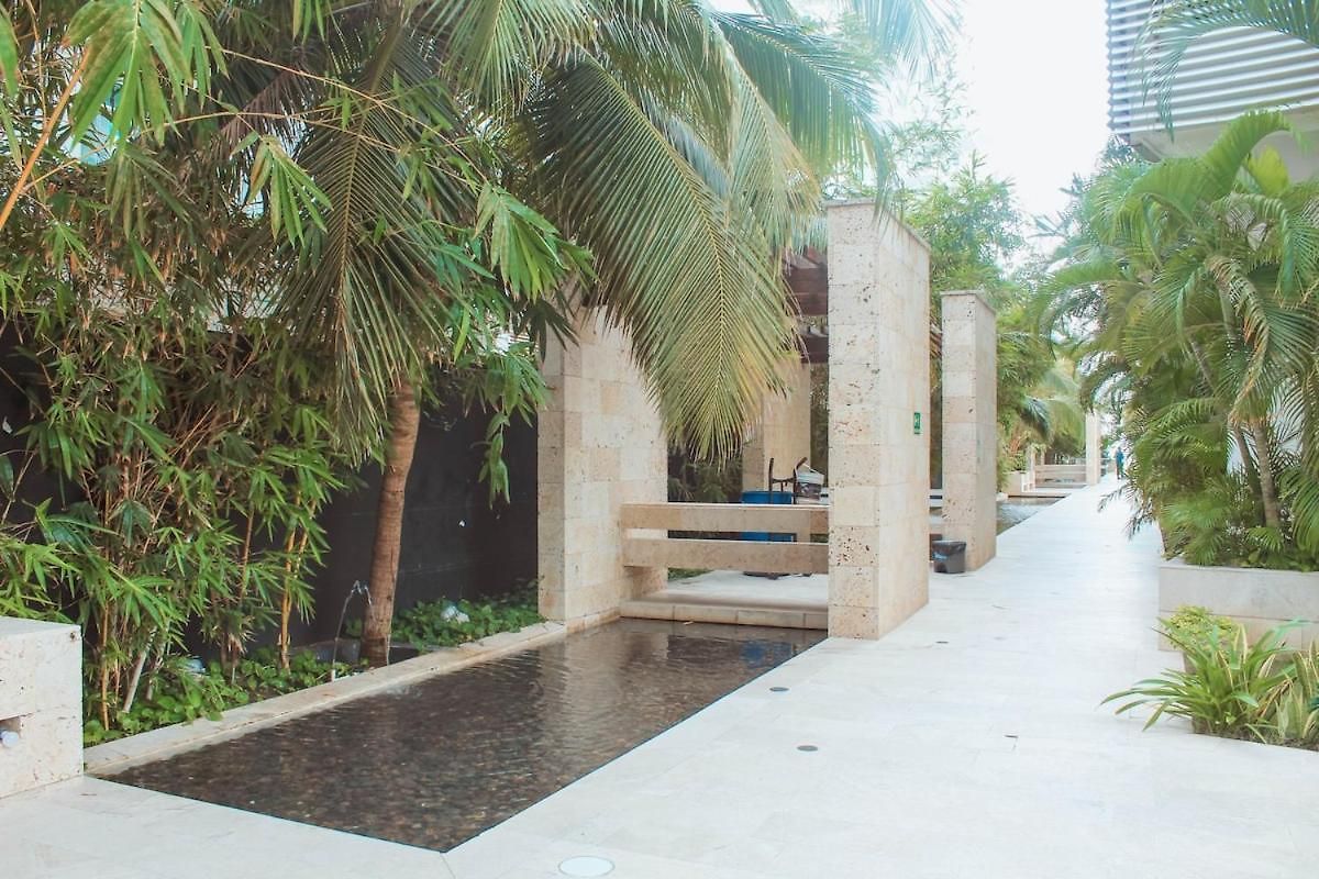 Apartamento In Beachfront Building With Pools Near Historic Center *