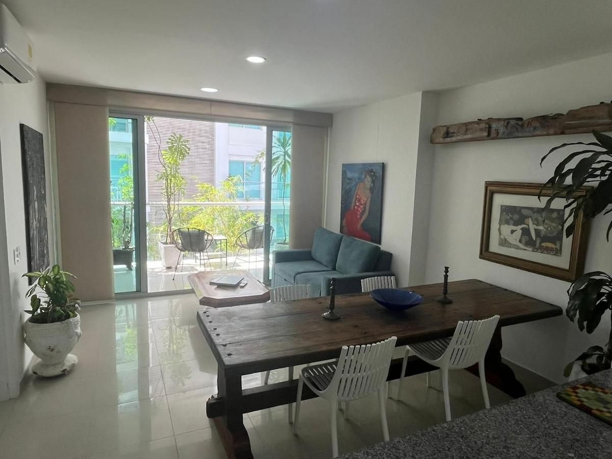 In Beachfront Building With Pools Near Historic Center Cartagena