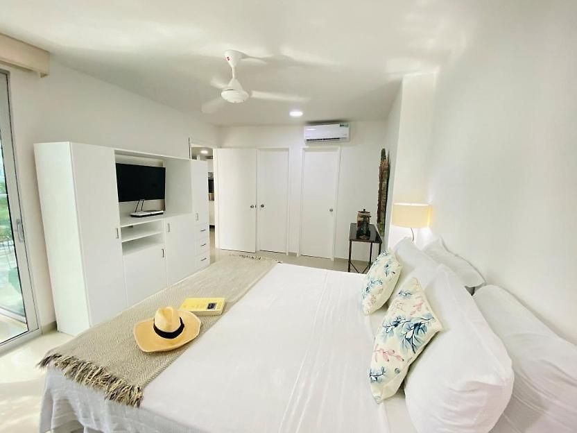 Apartamento In Beachfront Building With Pools Near Historic Center