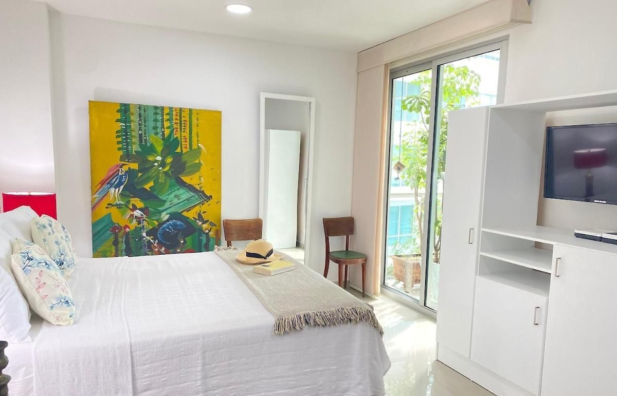 Apartamento In Beachfront Building With Pools Near Historic Center *