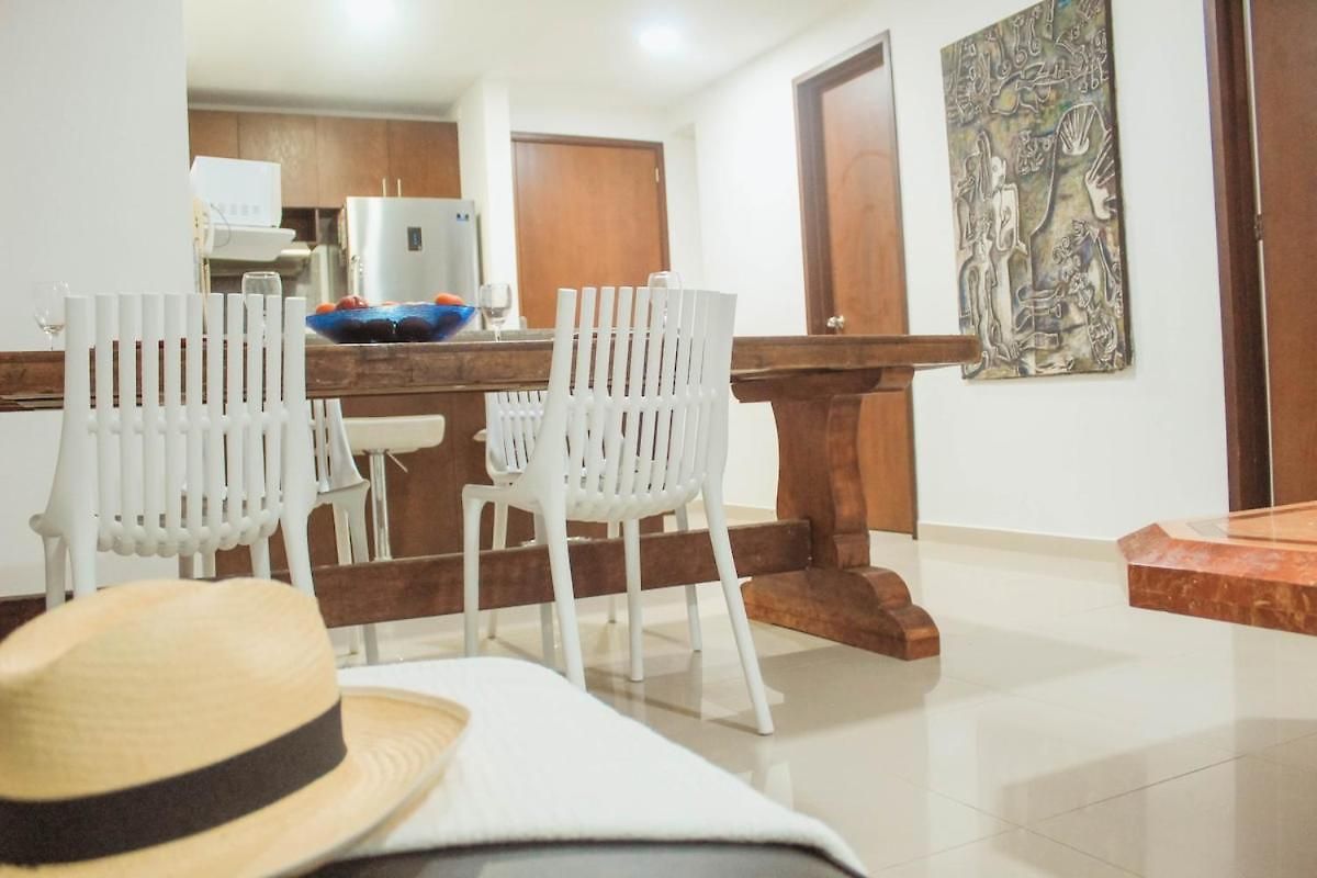Apartamento In Beachfront Building With Pools Near Historic Center Cartagena