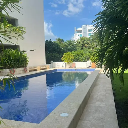 In Beachfront Building With Pools Near Historic Center Apartamento