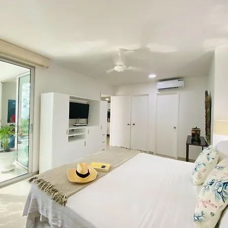 In Beachfront Building With Pools Near Historic Center Apartamento Cartagena