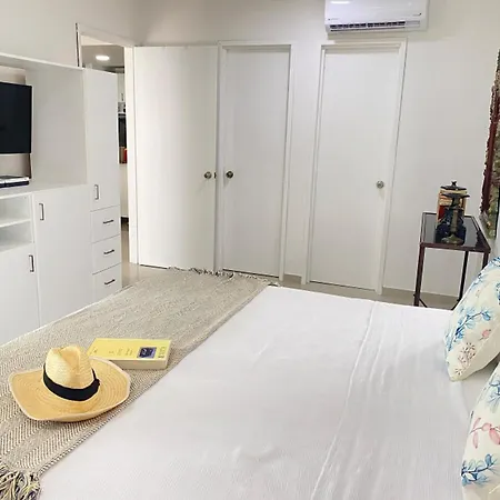 Apartamento In Beachfront Building With Pools Near Historic Center *