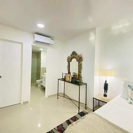 Apartamento In Beachfront Building With Pools Near Historic Center Cartagena