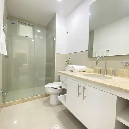 In Beachfront Building With Pools Near Historic Center Apartamento *