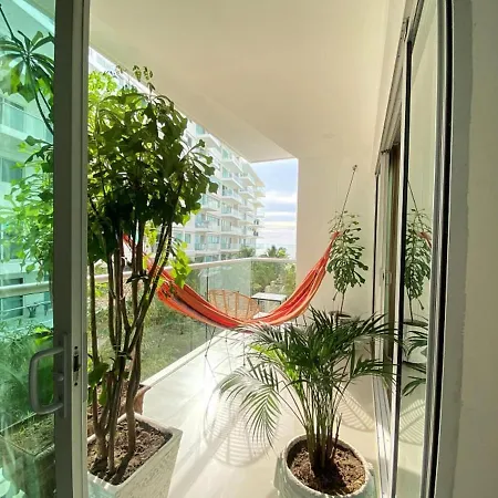 In Beachfront Building With Pools Near Historic Center Apartamento