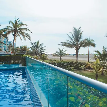 In Beachfront Building With Pools Near Historic Center Apartamento *