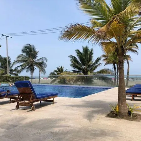 In Beachfront Building With Pools Near Historic Center Apartamento