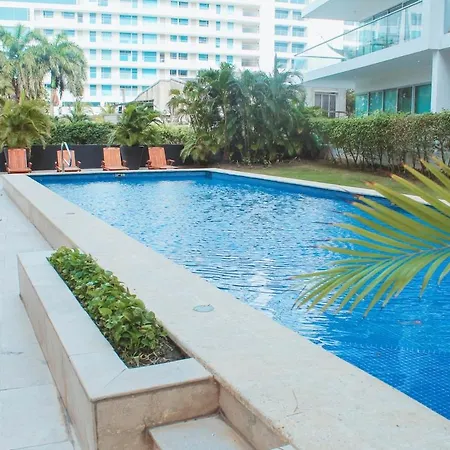 In Beachfront Building With Pools Near Historic Center Apartamento Cartagena
