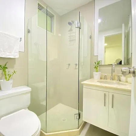 In Beachfront Building With Pools Near Historic Center Apartamento