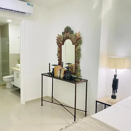 In Beachfront Building With Pools Near Historic Center Apartamento *