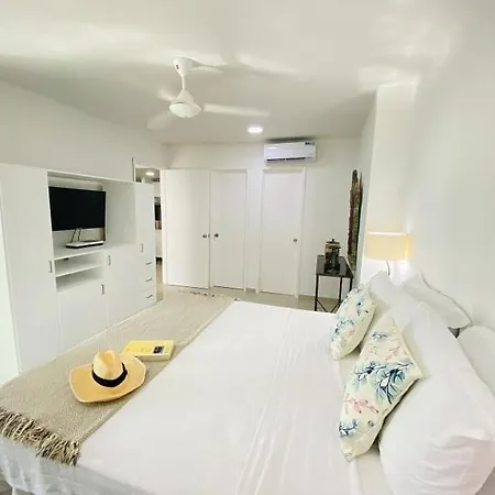 Apartamento In Beachfront Building With Pools Near Historic Center