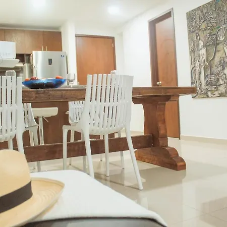 Apartamento In Beachfront Building With Pools Near Historic Center Cartagena